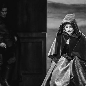 DON GIOVANNI von Wolfgang Amadeus Mozart; Theresa Sommer - Donna Elvira, Timothy Sharp - Don Giovanni