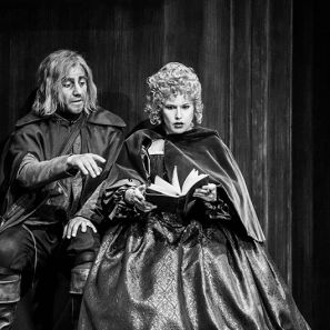 DON GIOVANNI von Wolfgang Amadeus Mozart; Theresa Sommer - Donna Elvira, Peter Kubik - Leporello
